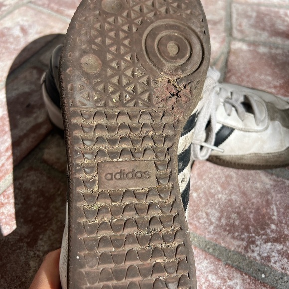 2 pairs!  Adidas Samba & Addidas superstars - Picture 7 of 12